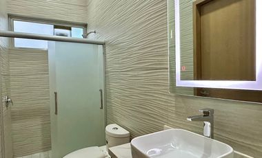 Residencia de lujo en Venta sobre Av. Naciones Unidas, 4 rec.