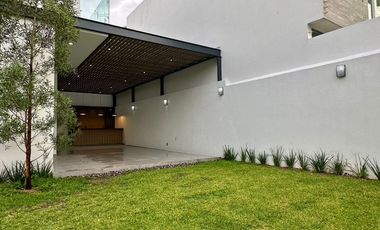 Residencia de lujo en Venta sobre Av. Naciones Unidas, 4 rec.