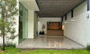 Residencia de lujo en Venta sobre Av. Naciones Unidas, 4 rec.