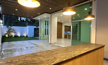 Residencia de lujo en Venta sobre Av. Naciones Unidas, 4 rec.