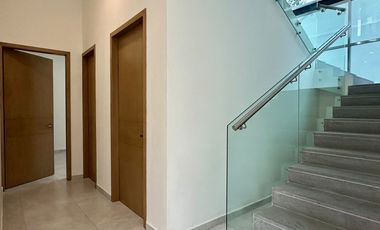 Residencia de lujo en Venta sobre Av. Naciones Unidas, 4 rec.