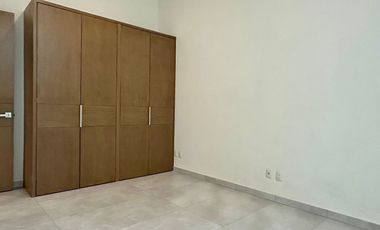 Residencia de lujo en Venta sobre Av. Naciones Unidas, 4 rec.