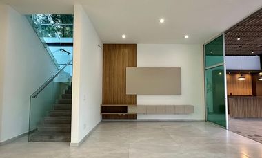 Residencia de lujo en Venta sobre Av. Naciones Unidas, 4 rec.