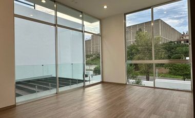 Residencia de lujo en Venta sobre Av. Naciones Unidas, 4 rec.