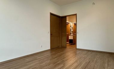 Residencia de lujo en Venta sobre Av. Naciones Unidas, 4 rec.