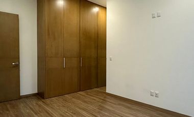 Residencia de lujo en Venta sobre Av. Naciones Unidas, 4 rec.
