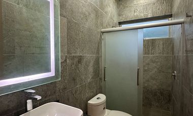 Residencia de lujo en Venta sobre Av. Naciones Unidas, 4 rec.