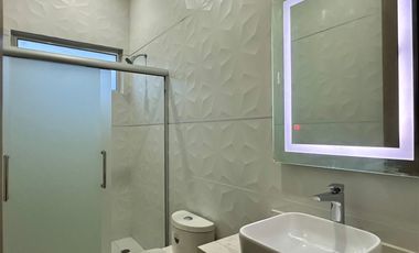 Residencia de lujo en Venta sobre Av. Naciones Unidas, 4 rec.
