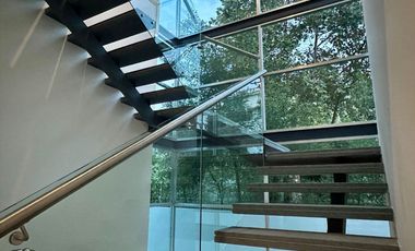 Residencia de lujo en Venta sobre Av. Naciones Unidas, 4 rec.