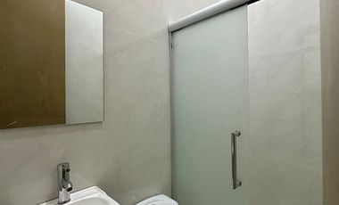 Residencia de lujo en Venta sobre Av. Naciones Unidas, 4 rec.