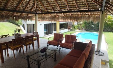 Casa en venta Club de Golf Santa Fe, Xochitepec Morelos.