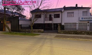 Vendo céntrica y amplia  casa  en esquina estratégica a pasos del centro de Chillan ,especial empresas