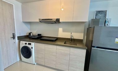 FOR RENT: BRANDNEW, CHIC FRONT SEAVIEW STUDIO IN MANDANI BAY SUITES, MANDAUE CITY, CEBU.