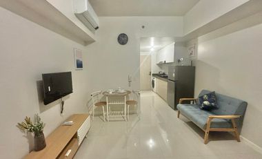 FOR RENT: BRANDNEW, CHIC FRONT SEAVIEW STUDIO IN MANDANI BAY SUITES, MANDAUE CITY, CEBU.