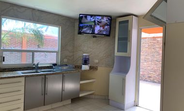 VENDO CASA SEMINUEVA EN LA LOMA XICOTÉNCATL EXCELENTE UBICACION A UNA CUADRA DE LA UAT