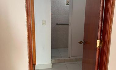VENDO CASA SEMINUEVA EN LA LOMA XICOTÉNCATL EXCELENTE UBICACION A UNA CUADRA DE LA UAT