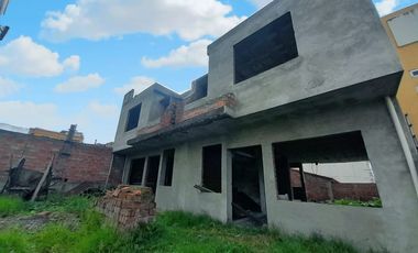 OPORTUNIDAD DE INVERSIÓN, SE VENDEN 2 CASAS EN OBRA GRIS, EN ZARZAS 2, SUR DE LOJA