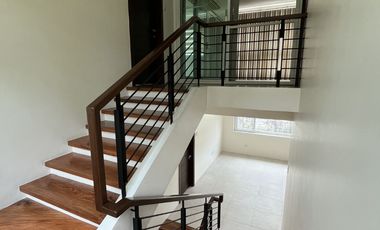 4 BEDROOMS HOUSE & LOT IN WHITE PLAINS SUBDIVISION, QUEZON CITY