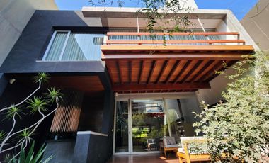 Techos Doble Altura: Espectacular Casa en Venta en La Mejor Zona de Miraflores