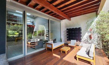 Techos Doble Altura: Espectacular Casa en Venta en La Mejor Zona de Miraflores