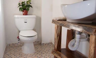 CASA TIPO CHALET EN VENTA EN PLAYA DEL CARMEN, QUINTANA ROO, CON 2 CABAÑAS Y UN LOCAL COMERCIAL