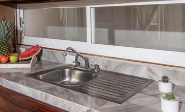 CASA TIPO CHALET EN VENTA EN PLAYA DEL CARMEN, QUINTANA ROO, CON 2 CABAÑAS Y UN LOCAL COMERCIAL