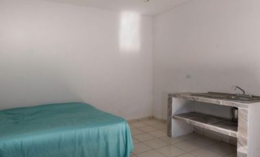 CASA TIPO CHALET EN VENTA EN PLAYA DEL CARMEN, QUINTANA ROO, CON 2 CABAÑAS Y UN LOCAL COMERCIAL