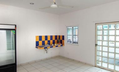 CASA TIPO CHALET EN VENTA EN PLAYA DEL CARMEN, QUINTANA ROO, CON 2 CABAÑAS Y UN LOCAL COMERCIAL