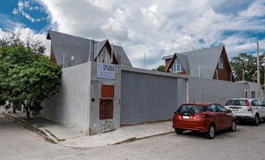 CASA TIPO CHALET EN VENTA EN PLAYA DEL CARMEN, QUINTANA ROO, CON 2 CABAÑAS Y UN LOCAL COMERCIAL