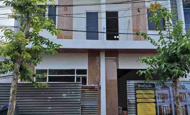 Jual Ruko / Rumah Usaha Baru Gress
Perumahan Kahuripan Niwana
Sidoarjo

Ada 4 Unit, Laku 3 Unit
*Sisa 1 Unit*

Luas 45m2 ( 4.5x10 )
LB LB 67m2 ( 2 Lan