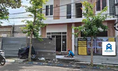 Jual Ruko / Rumah Usaha Baru Gress
Perumahan Kahuripan Niwana
Sidoarjo

Ada 4 Unit, Laku 3 Unit
*Sisa 1 Unit*

Luas 45m2 ( 4.5x10 )
LB LB 67m2 ( 2 Lan