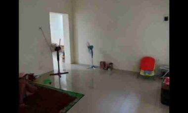 Jual Ruko
*Raya Bubutan Surabaya*

Luas tanah : 44m2
LB : 88m2 ( 2 LT )
Kmr mandi : 1
Ruangan Los
Hadap : Barat
PLN : 2200 Watt
Air : Sumur
Surat : SH