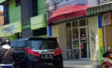 Jual Ruko
*Raya Bubutan Surabaya*

Luas tanah : 44m2
LB : 88m2 ( 2 LT )
Kmr mandi : 1
Ruangan Los
Hadap : Barat
PLN : 2200 Watt
Air : Sumur
Surat : SH