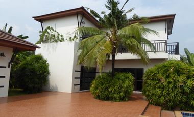 4BR Luxury Villa w/ Pool, Steps to Beach - ฿8.65M