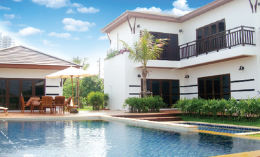 4BR Luxury Villa w/ Pool, Steps to Beach - ฿8.65M
