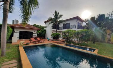 4BR Luxury Villa w/ Pool, Steps to Beach - ฿8.65M