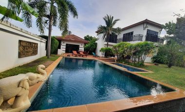 4BR Luxury Villa w/ Pool, Steps to Beach - ฿8.65M