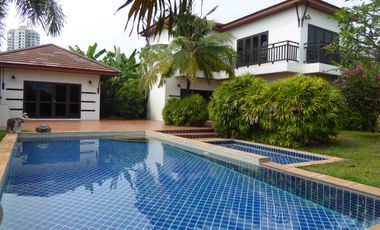 4BR Luxury Villa w/ Pool, Steps to Beach - ฿8.65M
