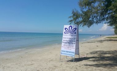 4BR Luxury Villa w/ Pool, Steps to Beach - ฿8.65M
