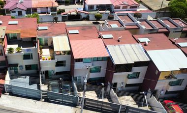 EN VENTA HERMOSA CASA DE 3 PISOS EN CARCELÉN