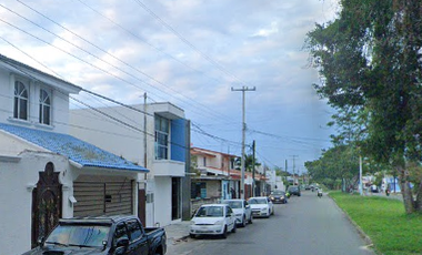 SE VENDE BONITA Y AMPLIA CASA EN CHETUMAL QUINTANA ROO