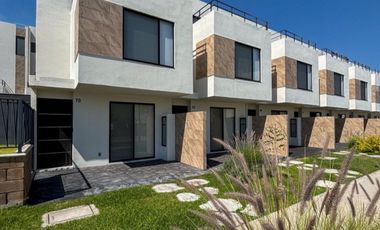 VENTA DE CASA RESIDENCIAL DE 3 RECÁMARAS CON CLOSET Y ALBERCA EN XOCHITEPEC