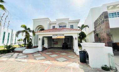 Casa en Venta en Mazatlán, en Club Real