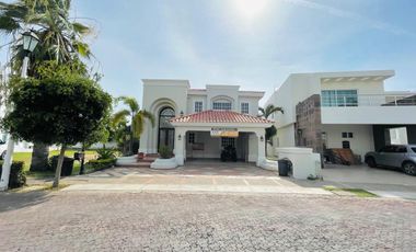 Casa en Venta en Mazatlán, en Club Real