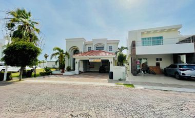 Casa en Venta en Mazatlán, en Club Real