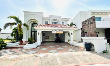 Casa en Venta en Mazatlán, en Club Real
