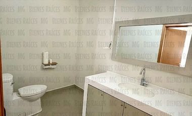 Casa en Venta en Sierra Alta con Recámara en PLANTA BAJA con baño completo, ALBERCA y terraza con increíbles vistas!