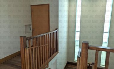 Casa en Venta en Sierra Alta con Recámara en PLANTA BAJA con baño completo, ALBERCA y terraza con increíbles vistas!