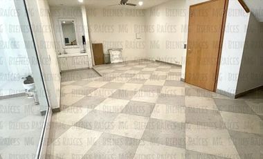 Casa en Venta en Sierra Alta con Recámara en PLANTA BAJA con baño completo, ALBERCA y terraza con increíbles vistas!