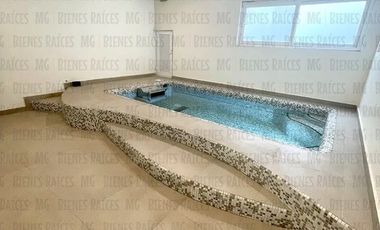 Casa en Venta en Sierra Alta con Recámara en PLANTA BAJA con baño completo, ALBERCA y terraza con increíbles vistas!